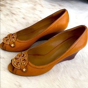 Tory Burch logo wedge pumps